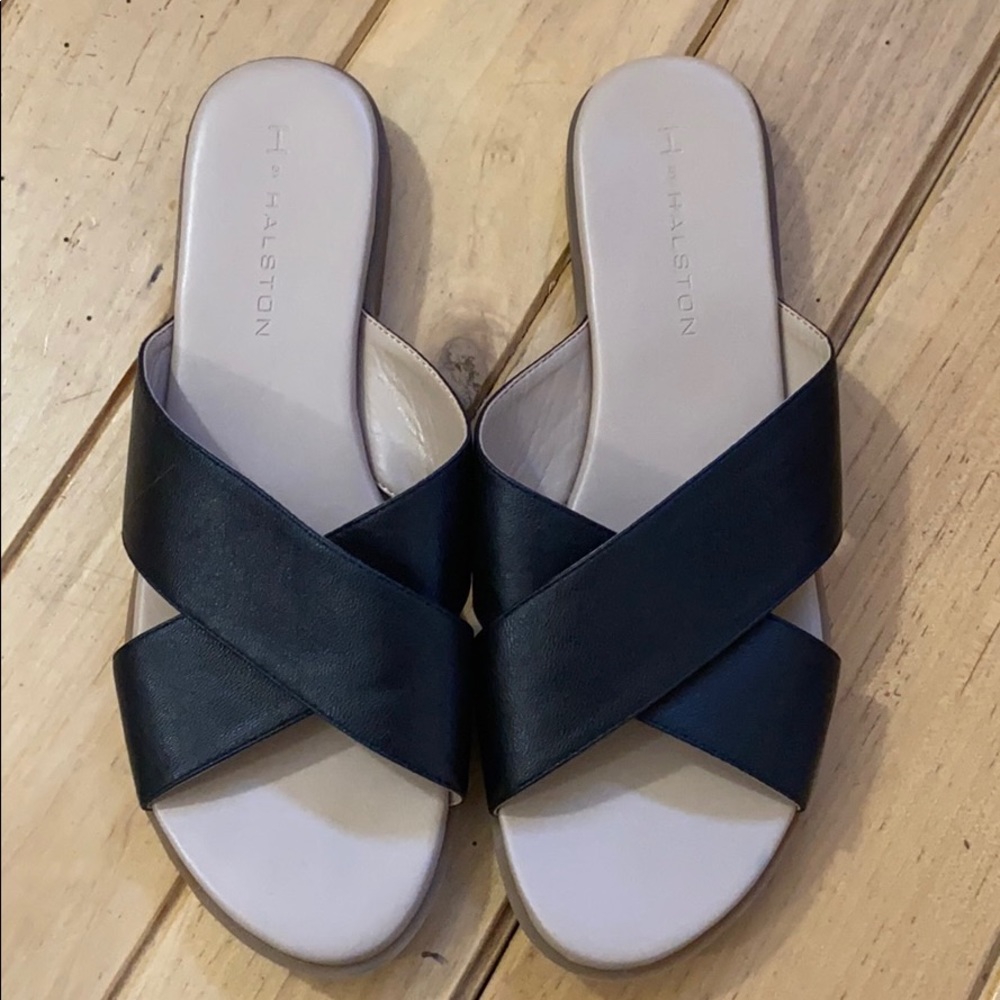 H By Halston Black Rin Crossover Slides 7.5